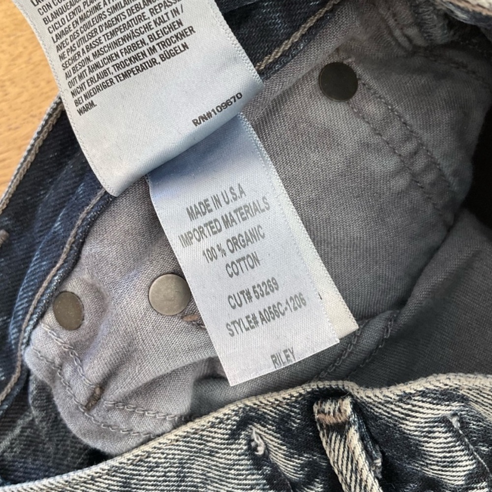 Agolde Riley High Rise Straight Crop Jeans in Fade Gray - Picture 5 of 6